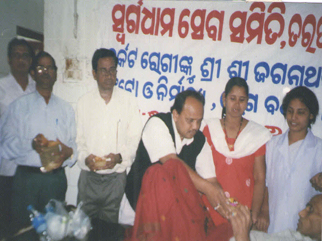 Distribution of bhoga and nirmalya to cancer patients