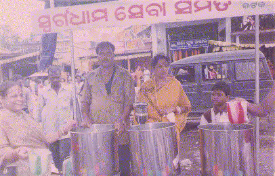 Jalaseva on Rathyatra From swargadham seva samiti